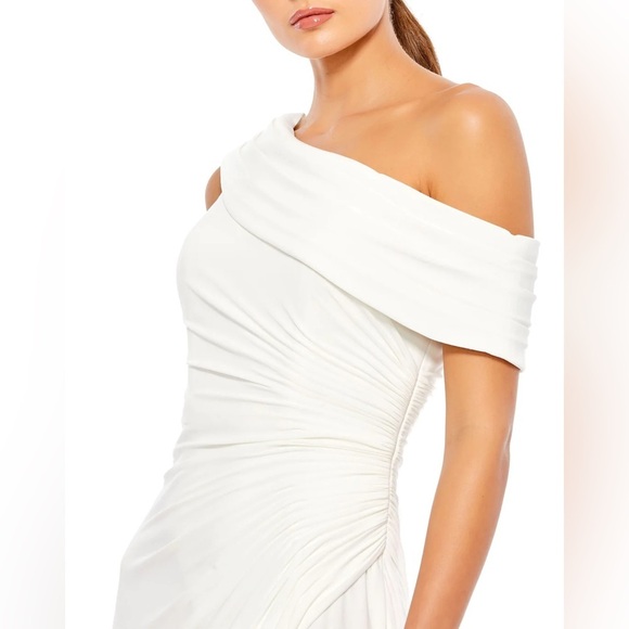 Mac Duggal 26517 One Shoulder Ruched Jersey Gown In White Size 6 - Picture 3 of 13